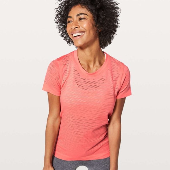 Lululemon Breeze By Short Sleeve shirt *Squad
Light Coral tee